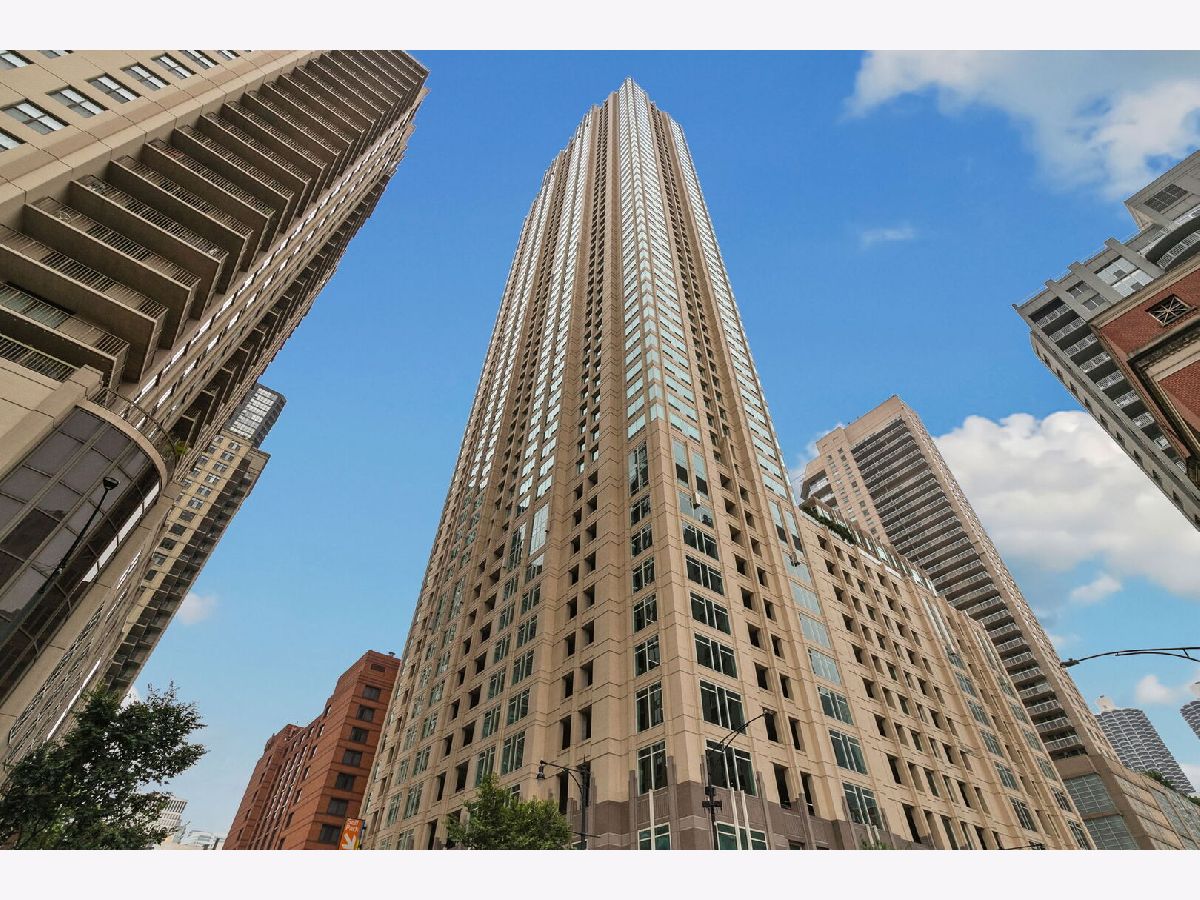  For Sale Chicago Illinois, 33 Ontario Street