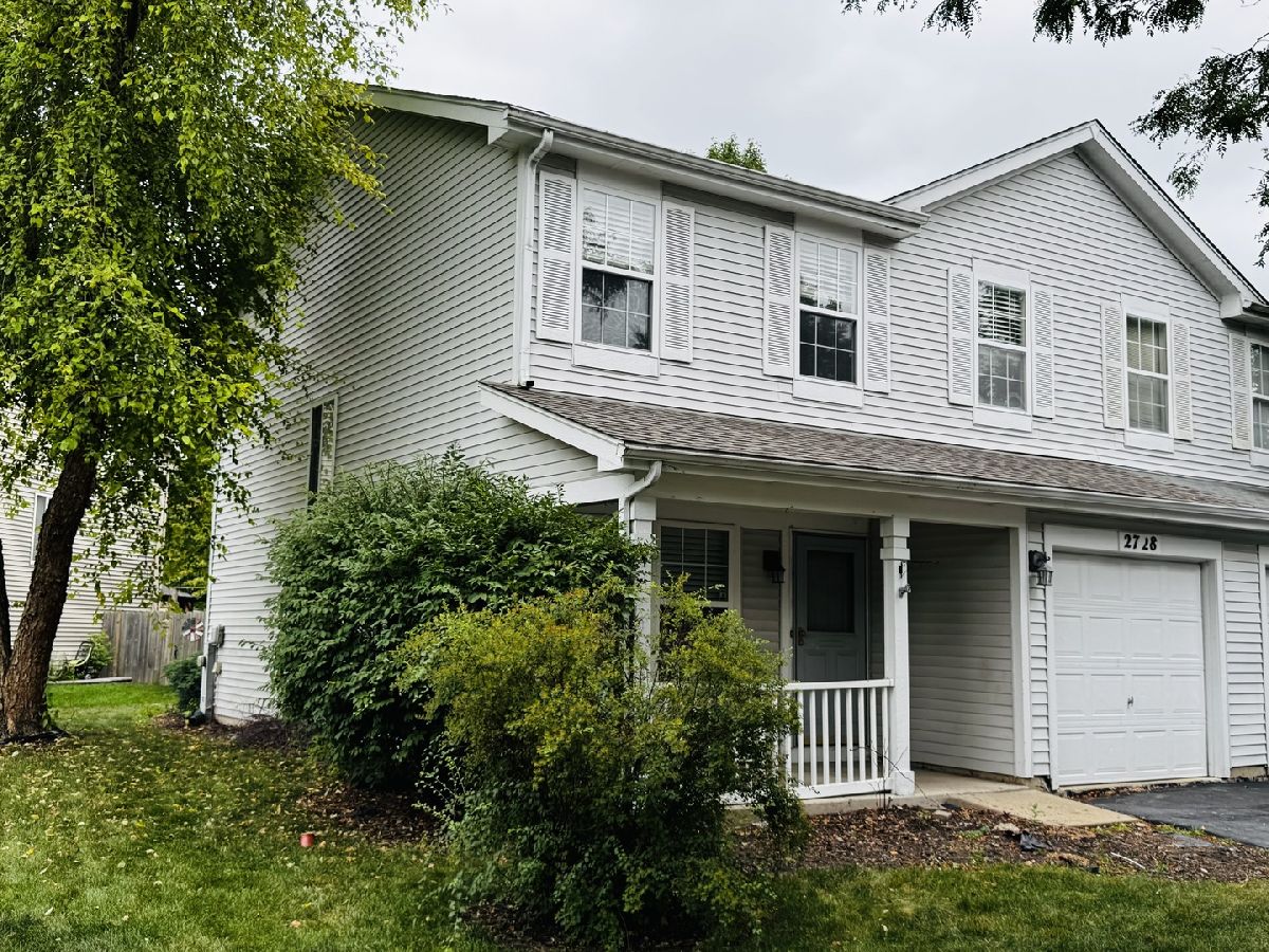 Townhomes & Condos & Homes Rented Woodlake Naperville Illinois, 2728 Cripple Creek