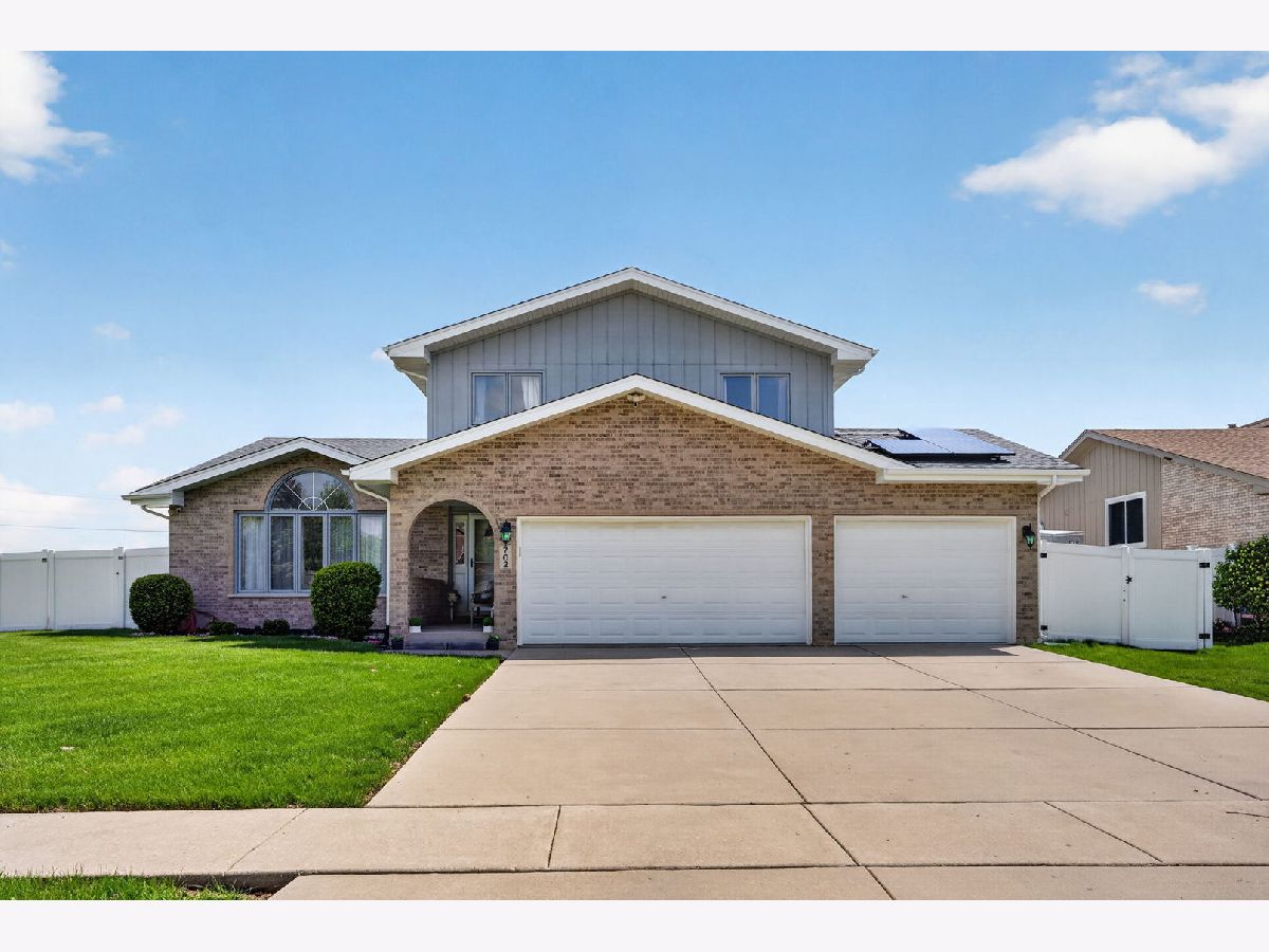  For Sale Minooka Illinois, 702 Longwood Court