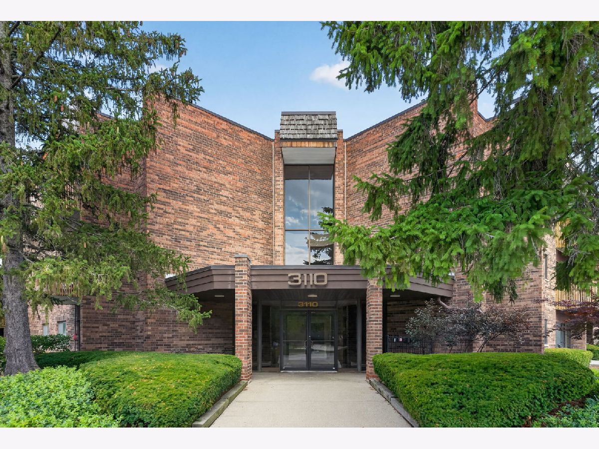 Condos & Townhomes For Sale Pheasant Creek Northbrook Illinois, 3110 Pheasant Creek Drive
