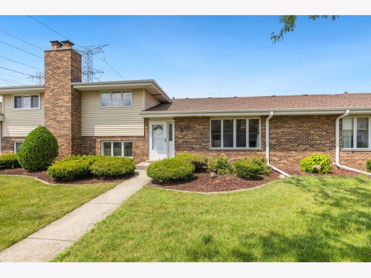 Townhomes & Condos For Sale Silver Lake Villas Orland Park Illinois, 7340 154th Street
