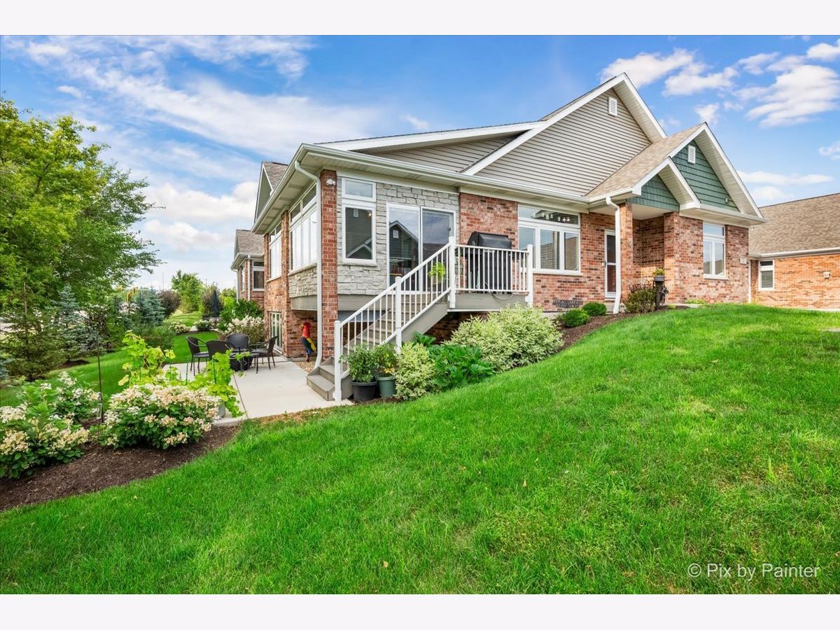  For Sale Sycamore Illinois, 2 Briden Lane