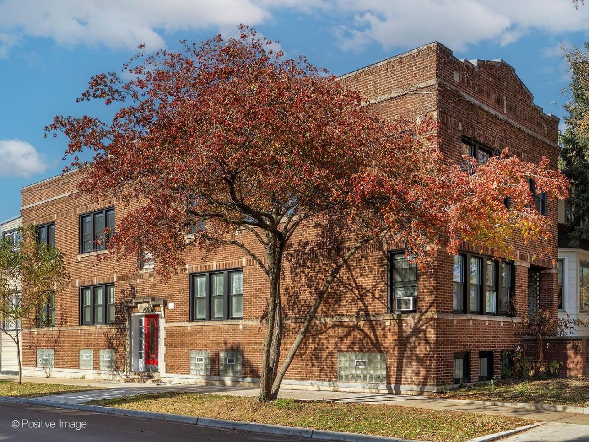  Rented Chicago Illinois, 2138 Cornelia