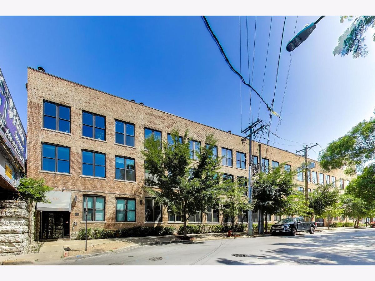  Rented Chicago Illinois, 1760 Wrightwood