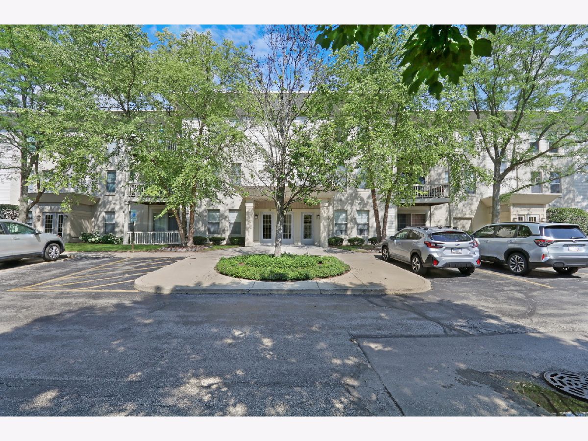 Condominiums For Sale Delaware Place Gurnee Illinois, 34451 Old Walnut Circle