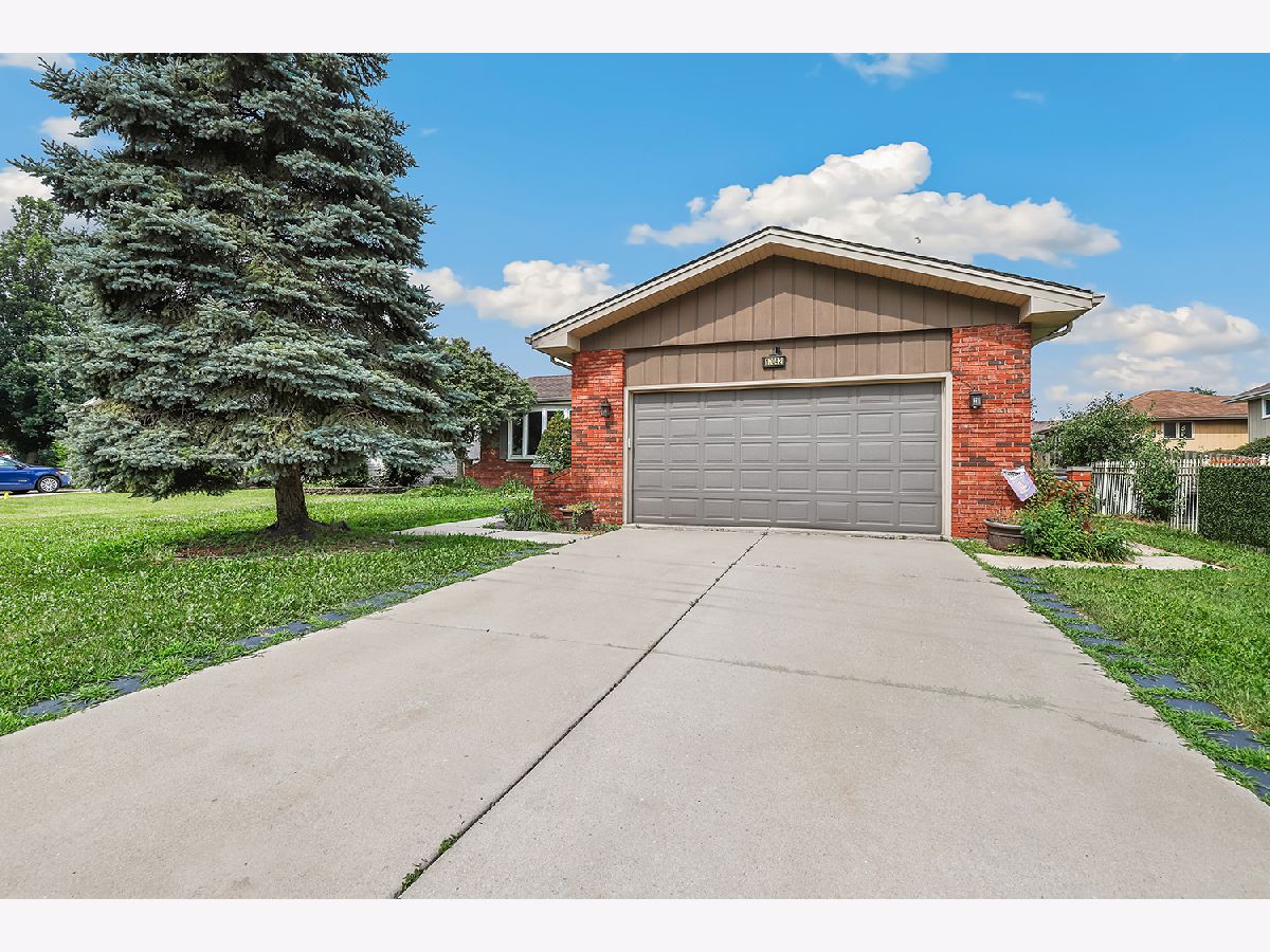  For Sale Oak Forest Illinois, 17042 Lockwood Avenue