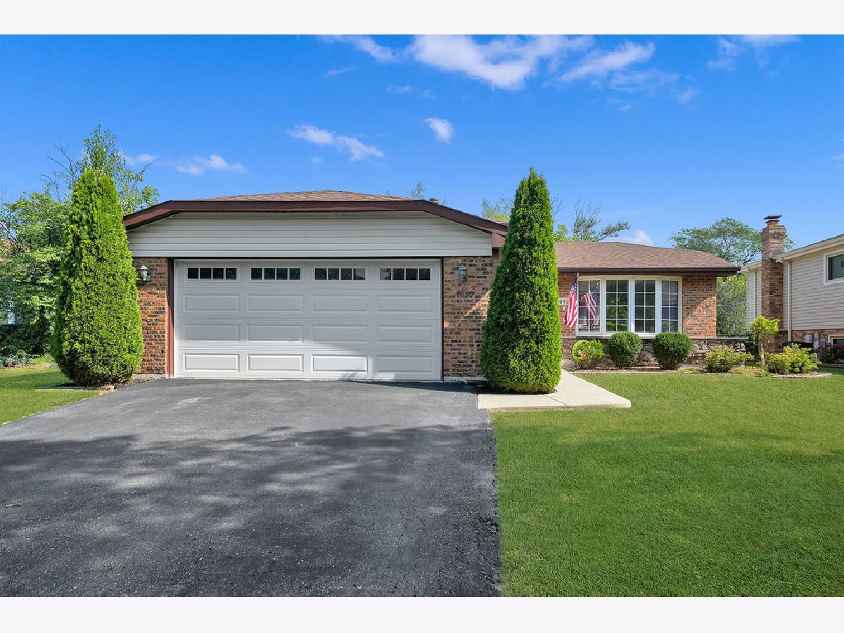  For Sale Orland Hills Illinois, 8840 Leslie Drive