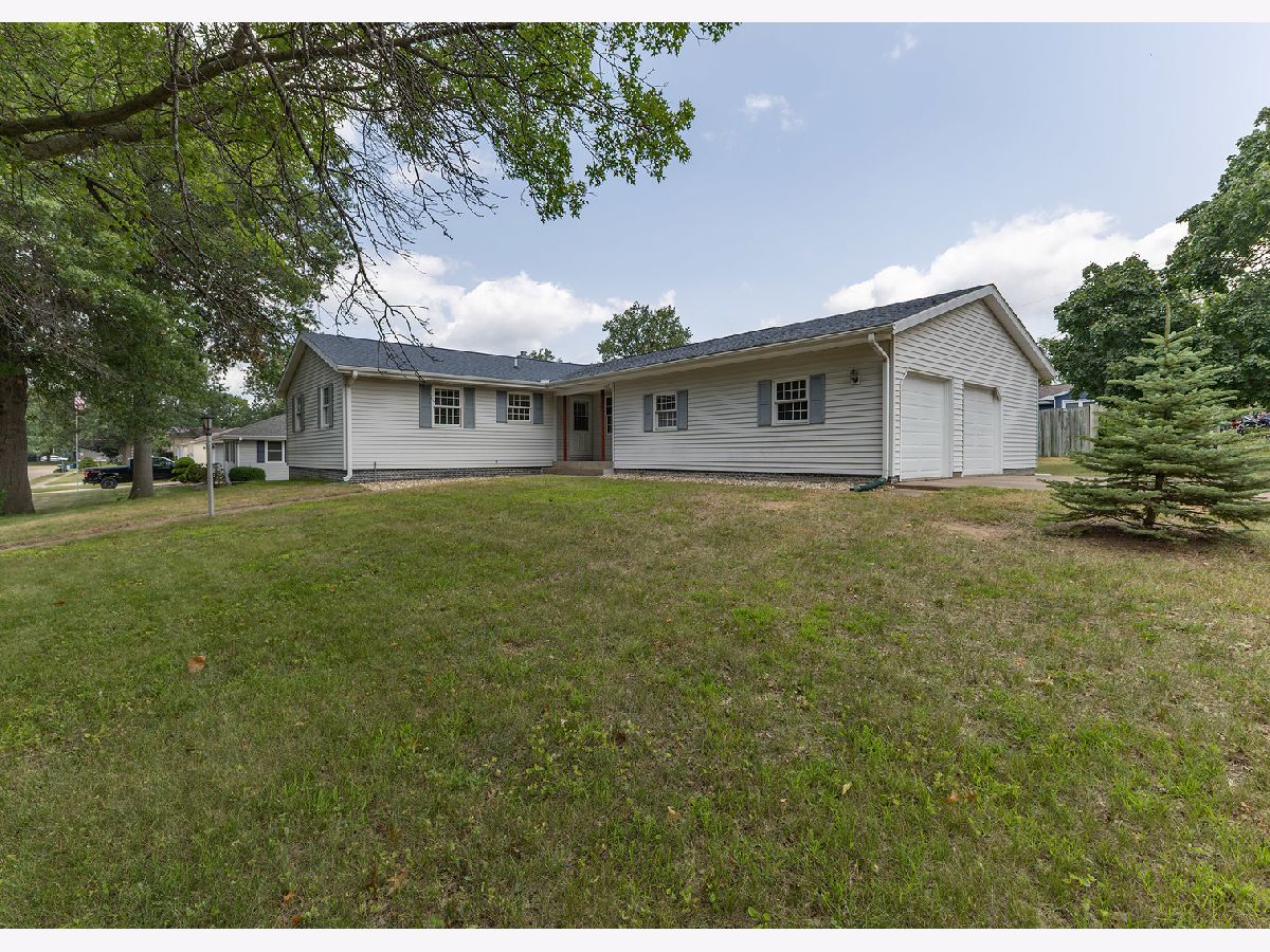  For Sale Camanche Iowa, 1402 Rosehill Avenue