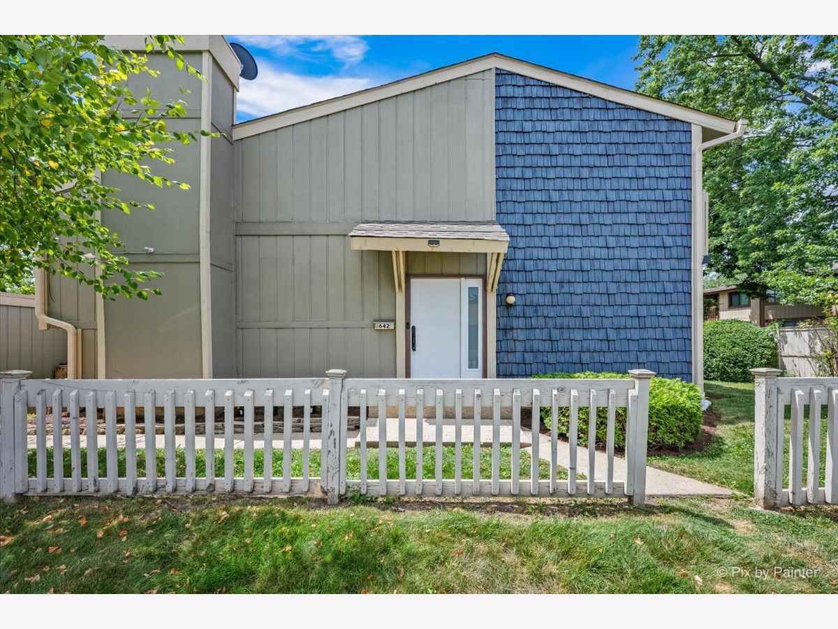  For Sale Roselle Illinois, 642 Glacier Trail