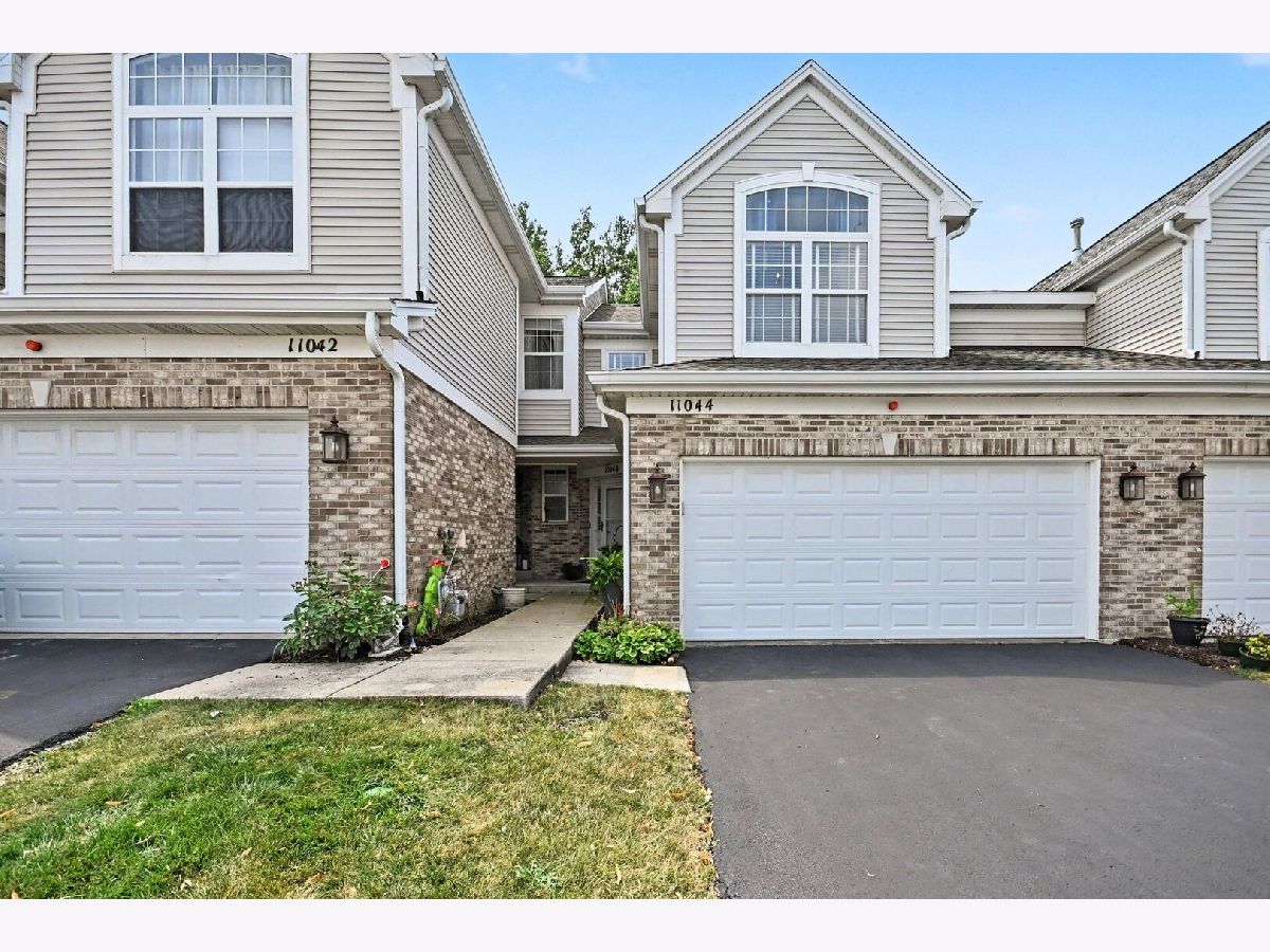  For Sale Indian Head Park Illinois, 11044 72nd Street