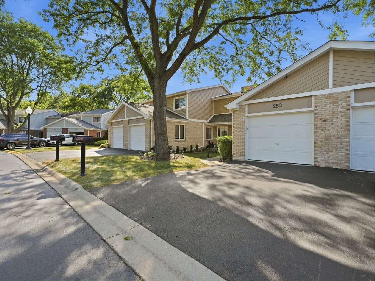  For Sale Palatine Illinois, 252 Golfview Terrace