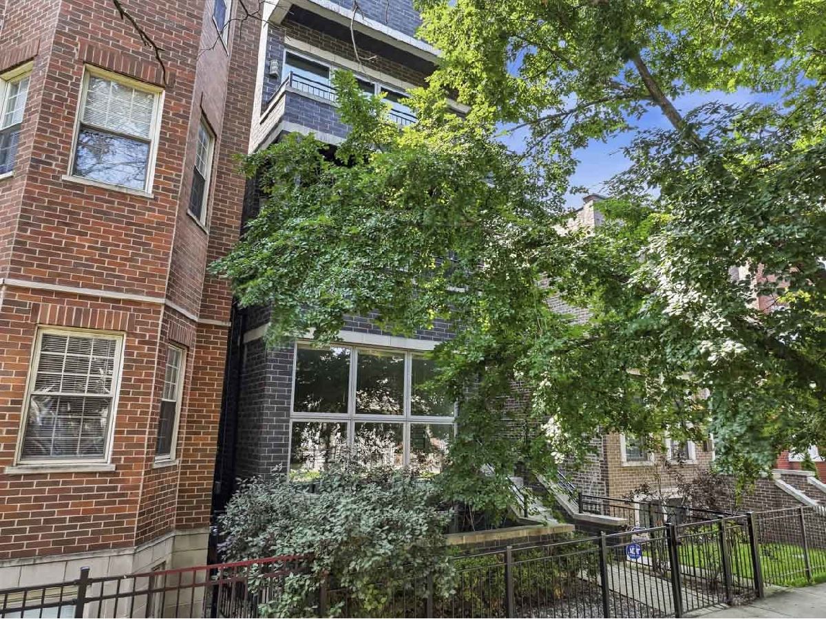  For Sale Chicago Illinois, 2712 Artesian Avenue
