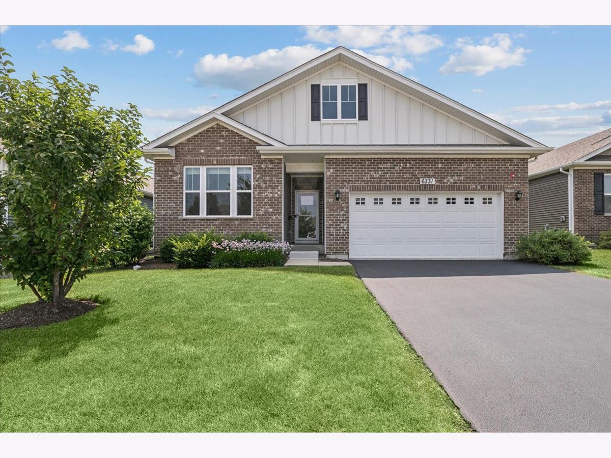  For Sale Gurnee Illinois, 6331 Doral Drive