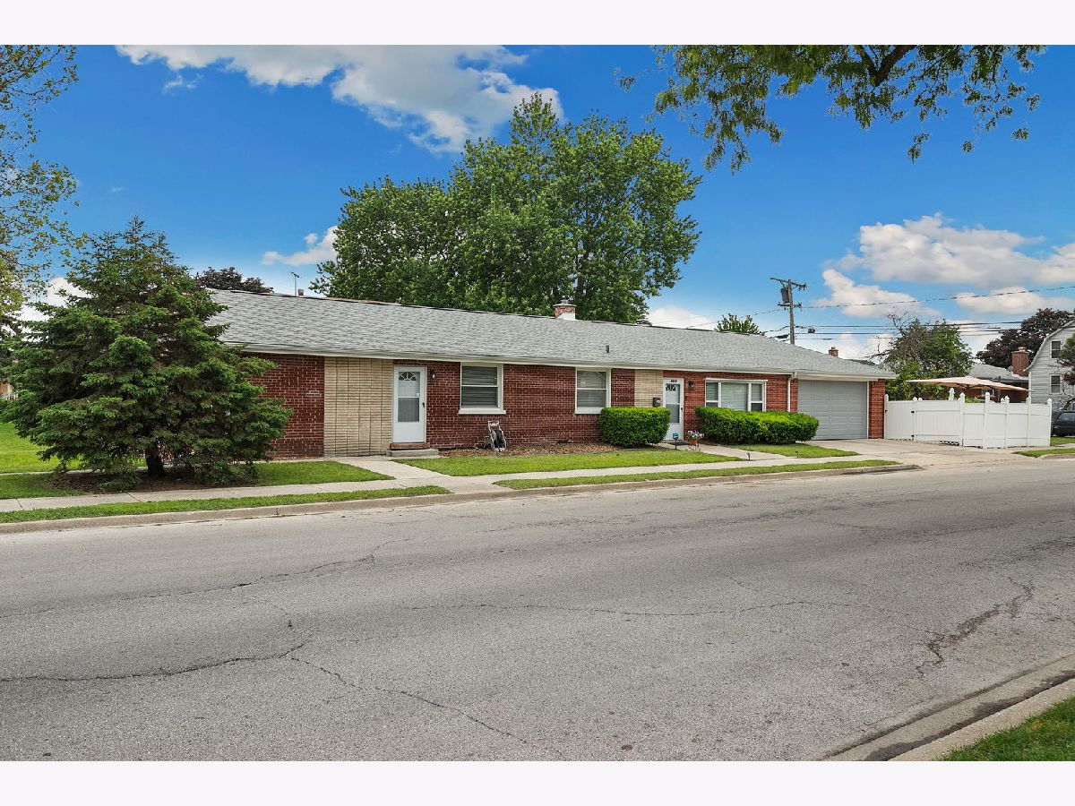  For Sale Evergreen Park Illinois, 8900 Utica Avenue
