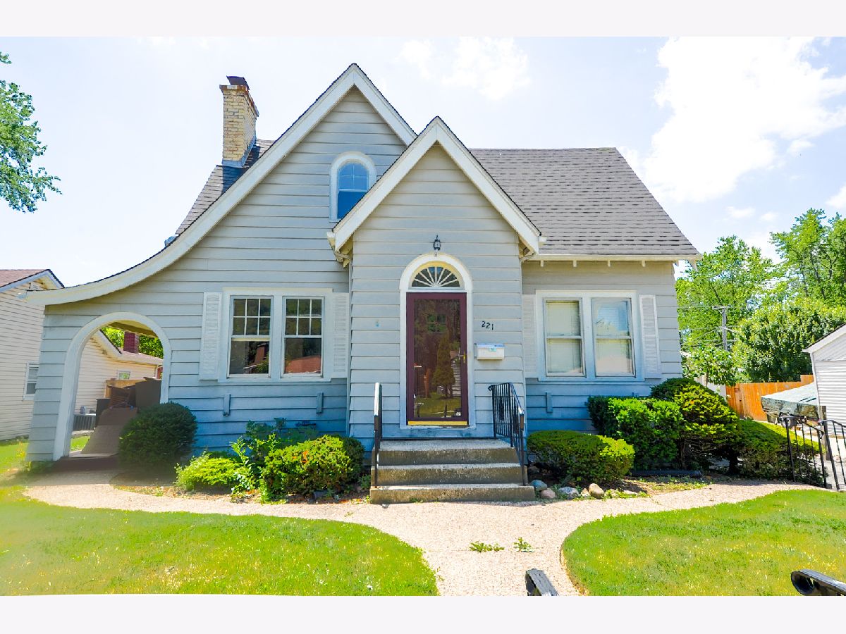  For Sale Mundelein Illinois, 221 Courtland Street