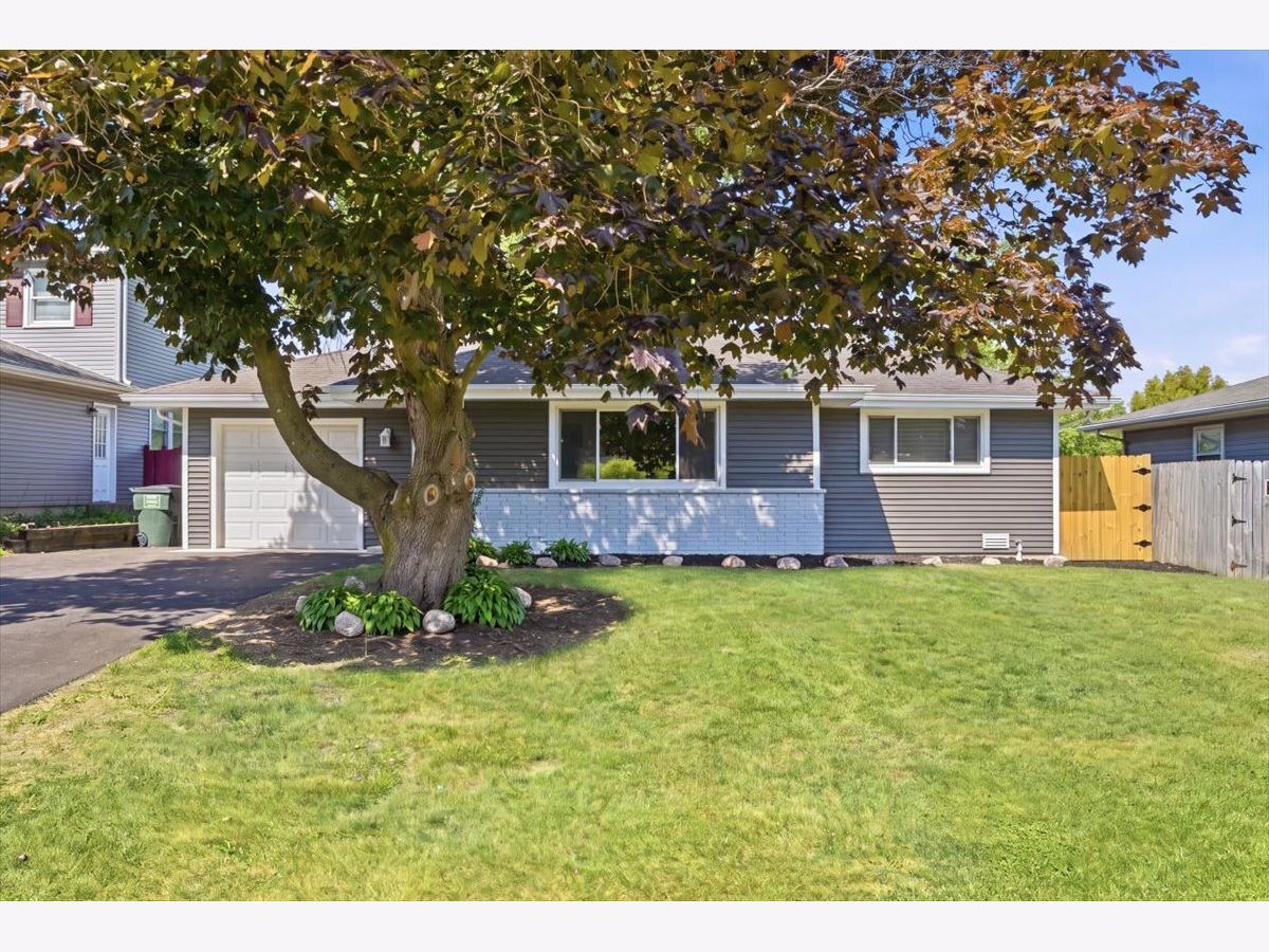  For Sale Lindenhurst Illinois, 412 Thornwood Drive