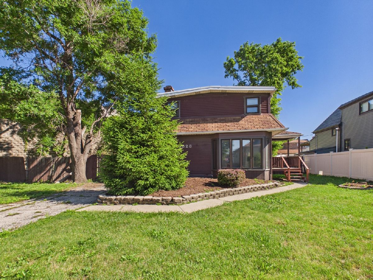 For Sale Schiller Park Illinois, 9828 South Avenue