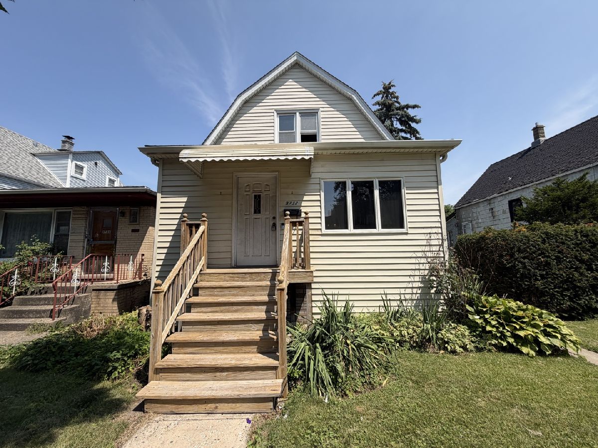  For Sale Chicago Illinois, 3732 Addison Street