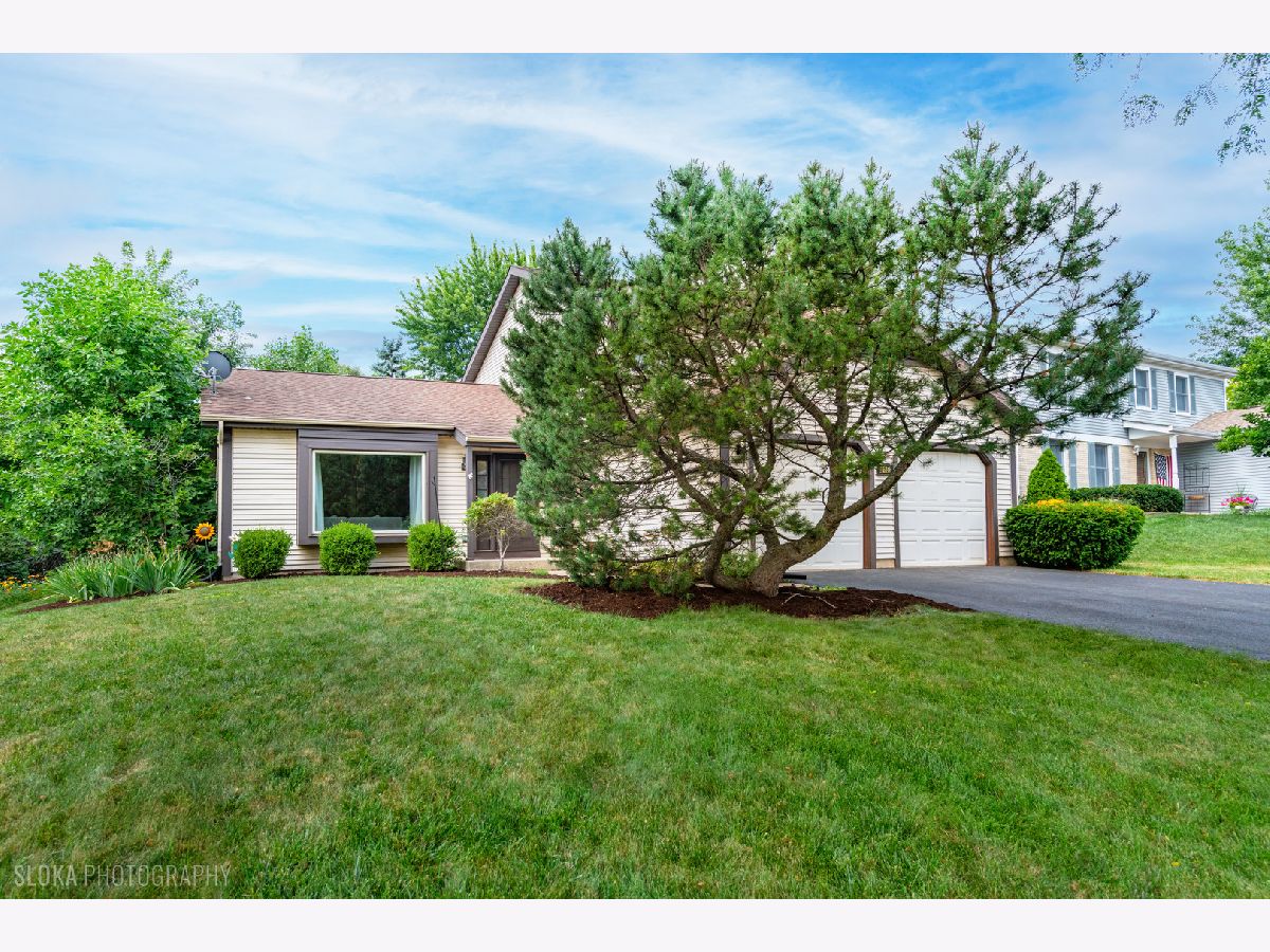  For Sale Bartlett Illinois, 1152 Pinetree Lane