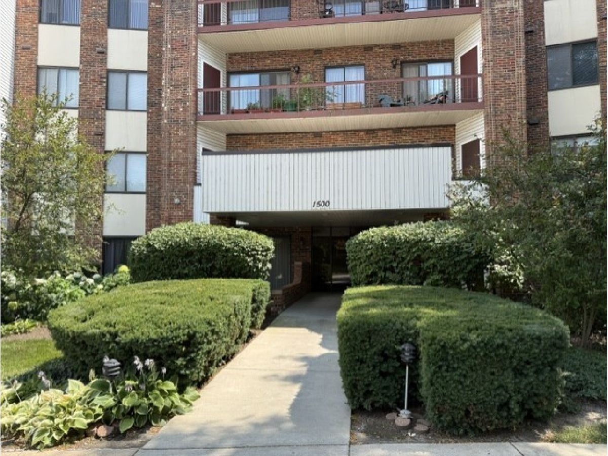 Condominiums For Sale Lake Of The Winds Wheeling Illinois, 1500 Harbour Drive