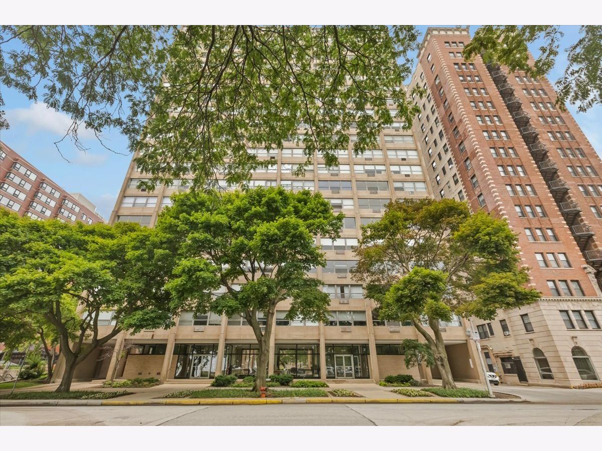  For Sale Chicago Illinois, 5530 South Shore Drive