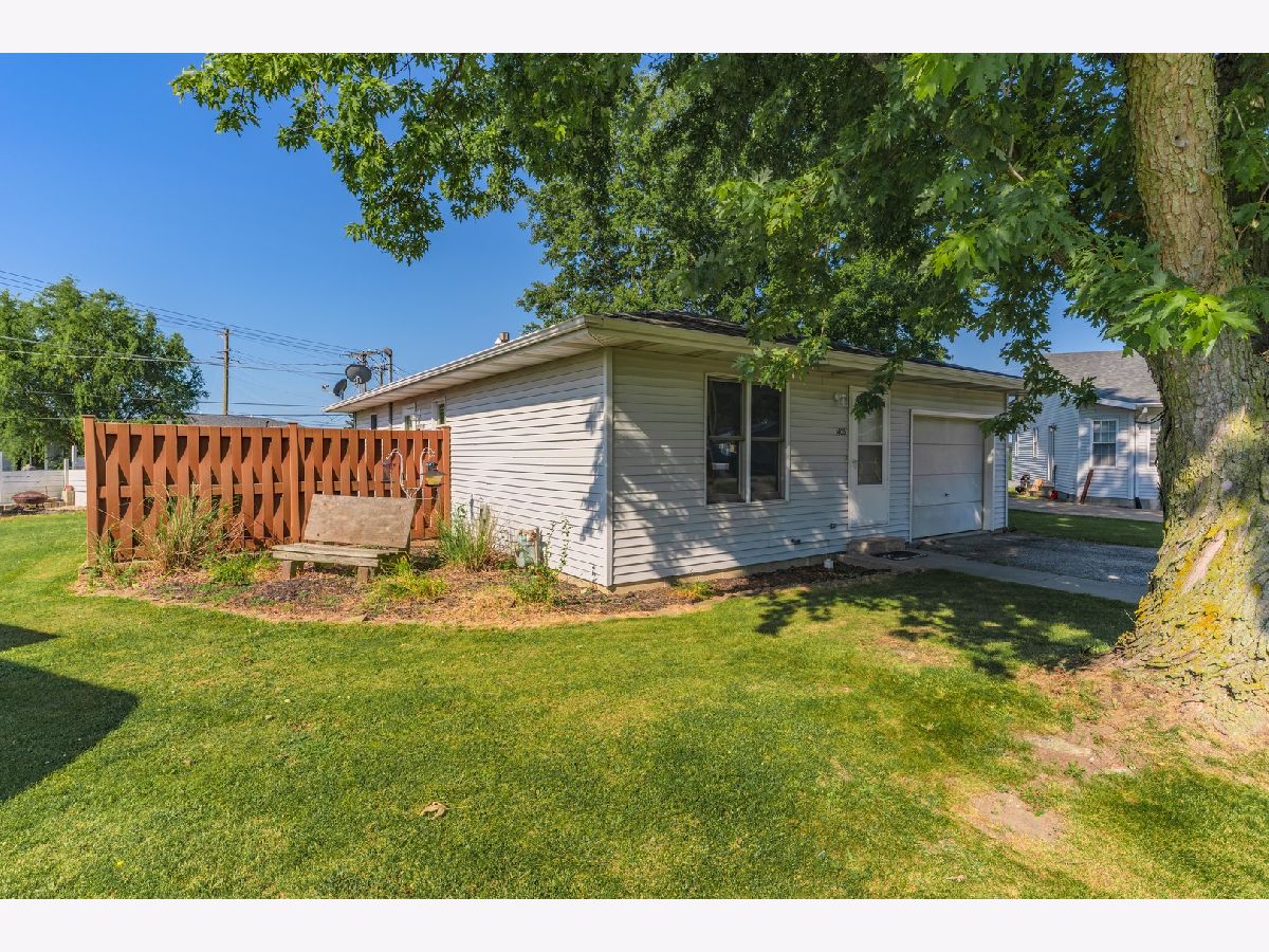  For Sale Pontiac Illinois, 1406 Trainor Drive