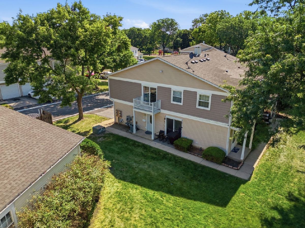  For Sale Wheeling Illinois, 1323 Braver Court
