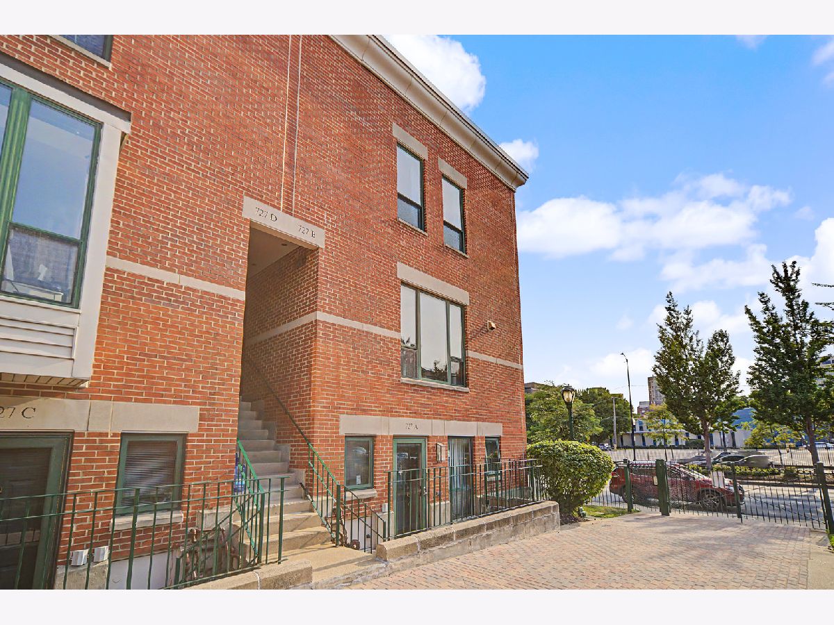 Townhomes & Condos & Homes For Sale Garibaldi Square Chicago Illinois, 727 Ashland Avenue