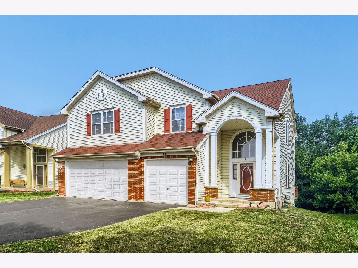  For Sale Streamwood Illinois, 16 Clover Circle