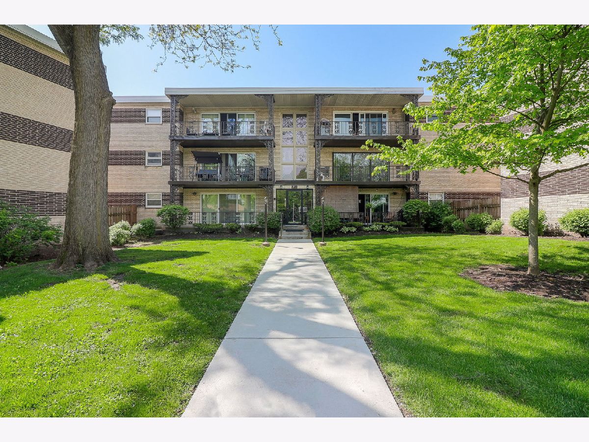 Condominiums For Sale Villa Venice La Grange Illinois, 911 8th Avenue