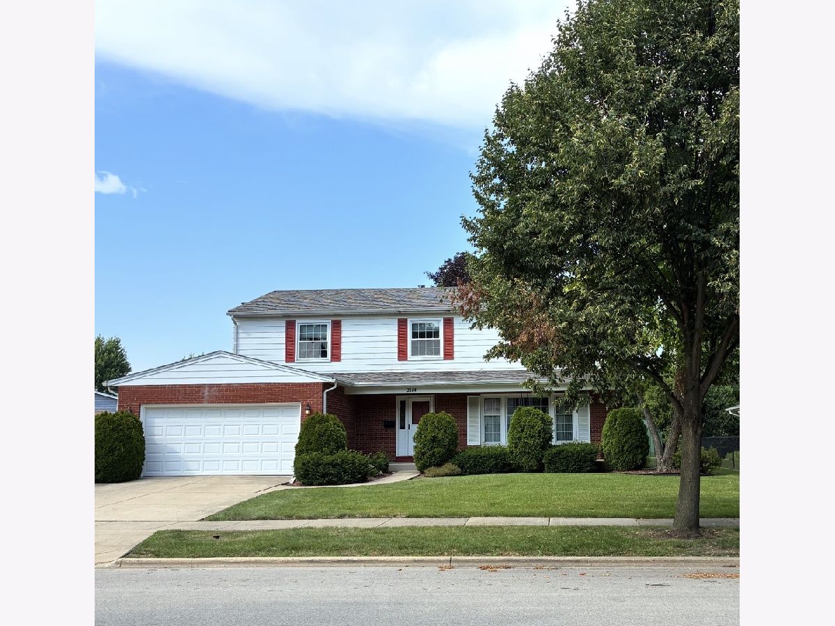 Homes Sold Arlington Terrace Arlington Heights Illinois, 2114 Robinhood
