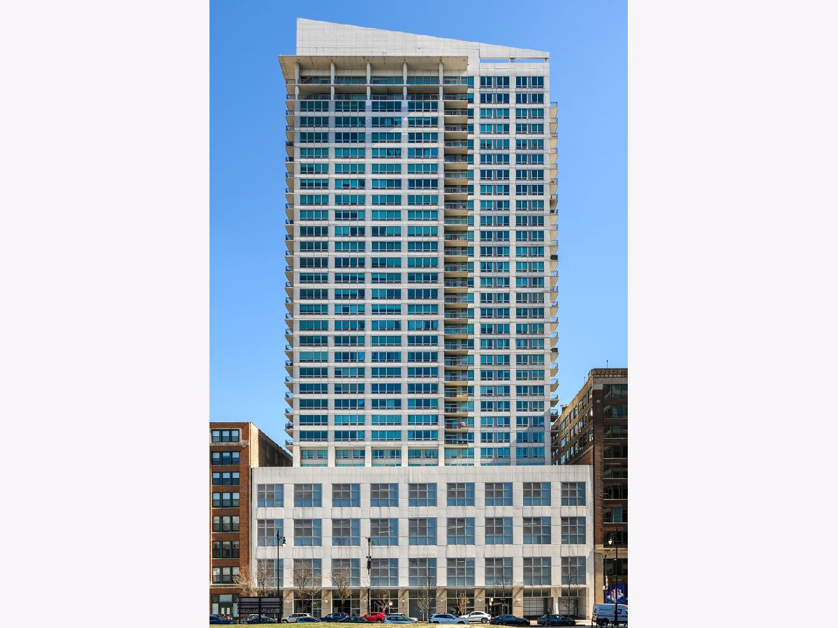  For Sale Chicago Illinois, 701 Wells Street