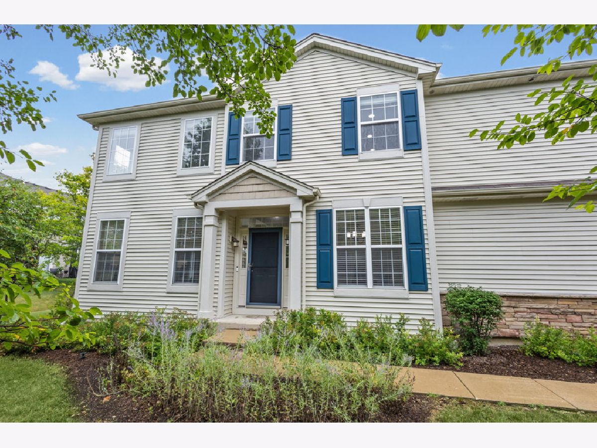 Townhomes & Homes For Sale Emerald Bay Round Lake Illinois, 580 Jade Lane