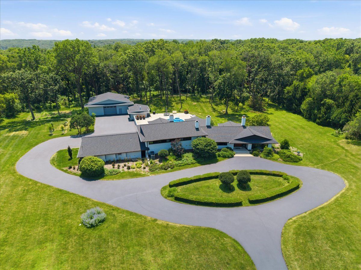  For Sale Barrington Illinois, 215 Woodhaven Lane