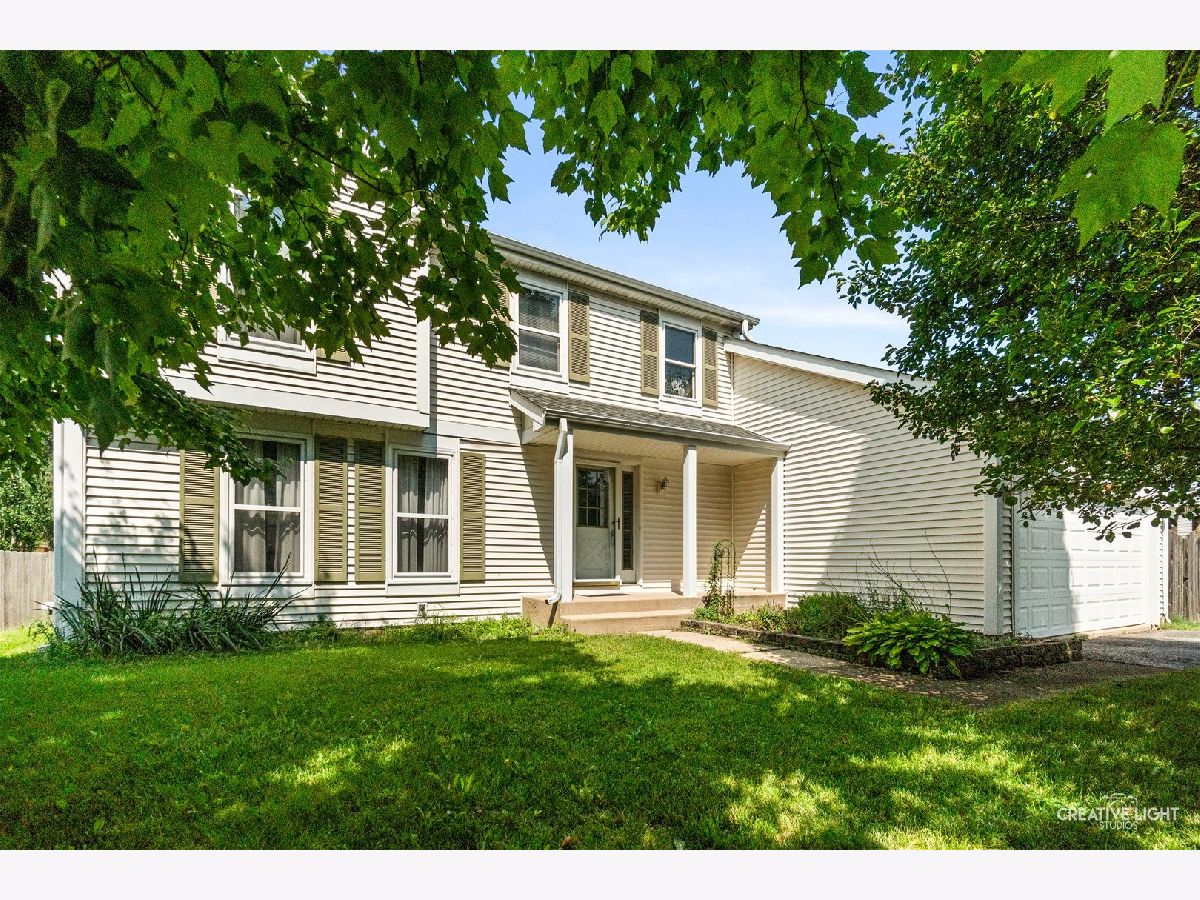  For Sale North Aurora Illinois, 202 Mistwood Lane