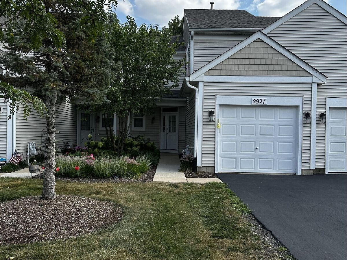 Townhomes & Condos Rented Windridge Naperville Illinois, 2927 White Thorn