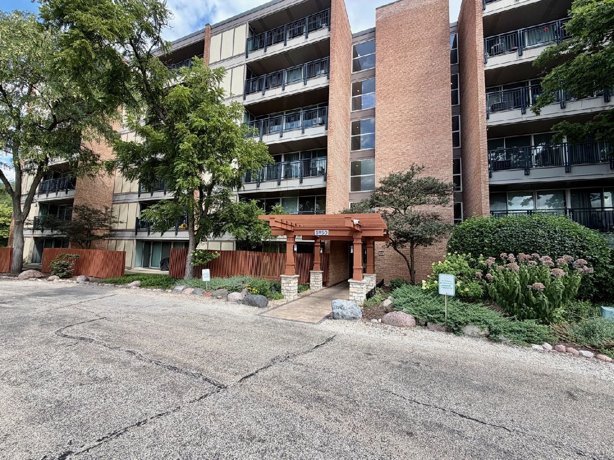  For Sale Lisle Illinois, 5950 Oakwood Drive