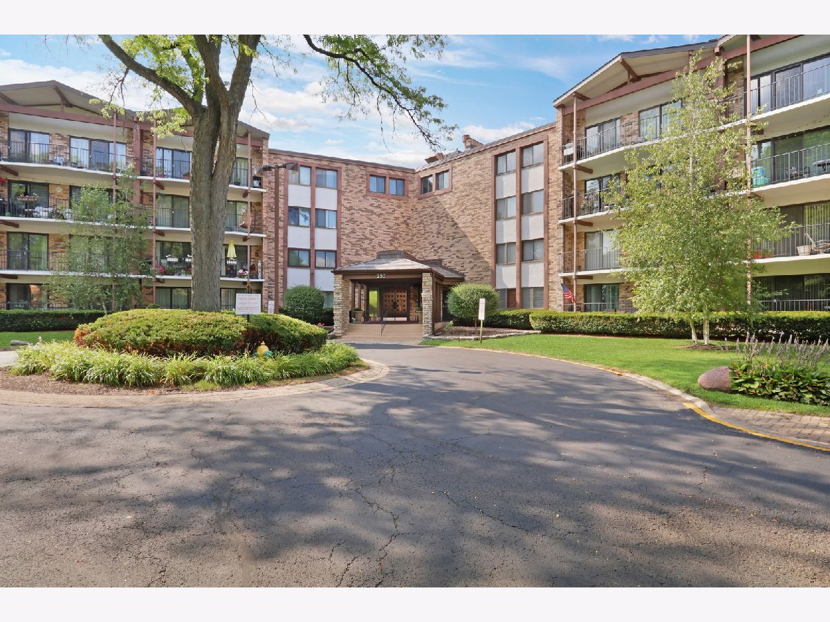  For Sale Mount Prospect Illinois, 250 Parliament Place