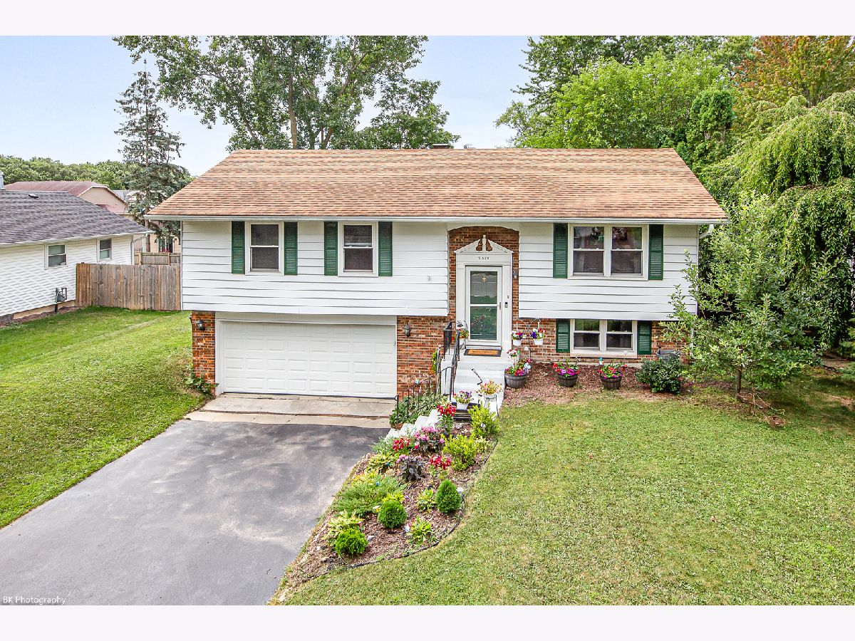  For Sale Lindenhurst Illinois, 2319 Springhill Lane