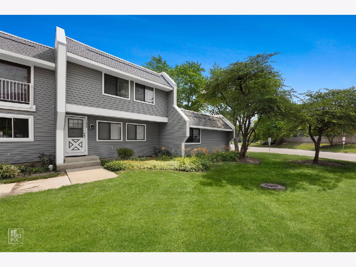 For Sale Gurnee Illinois, 1236 Willow Lane