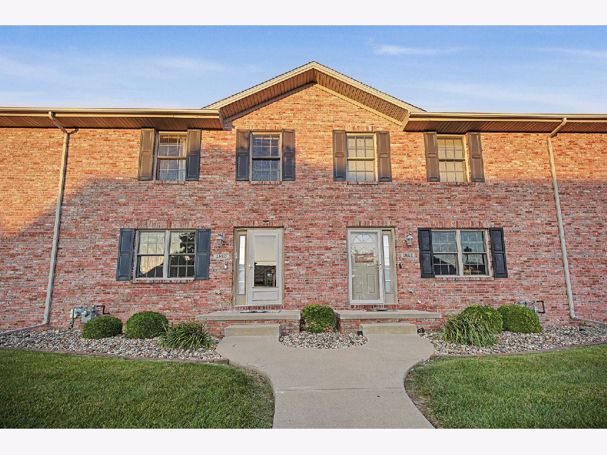 Condos & Townhomes & Homes For Sale Dunraven Bloomington Illinois, 1820 Glenbridge Road