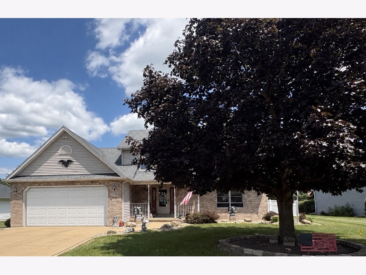  For Sale Sandwich Illinois, 1239 Sandhurst Drive