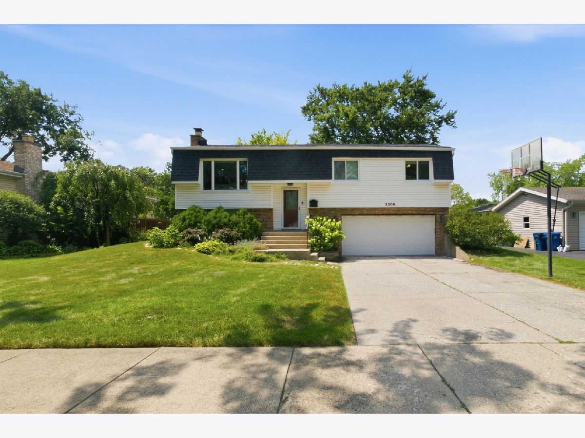 Homes Sold Briarcliffe South Wheaton Illinois, 2206 Kingston
