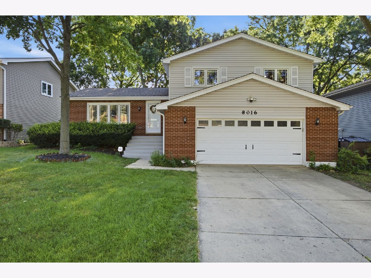  For Sale Woodridge Illinois, 8016 Geneva Street