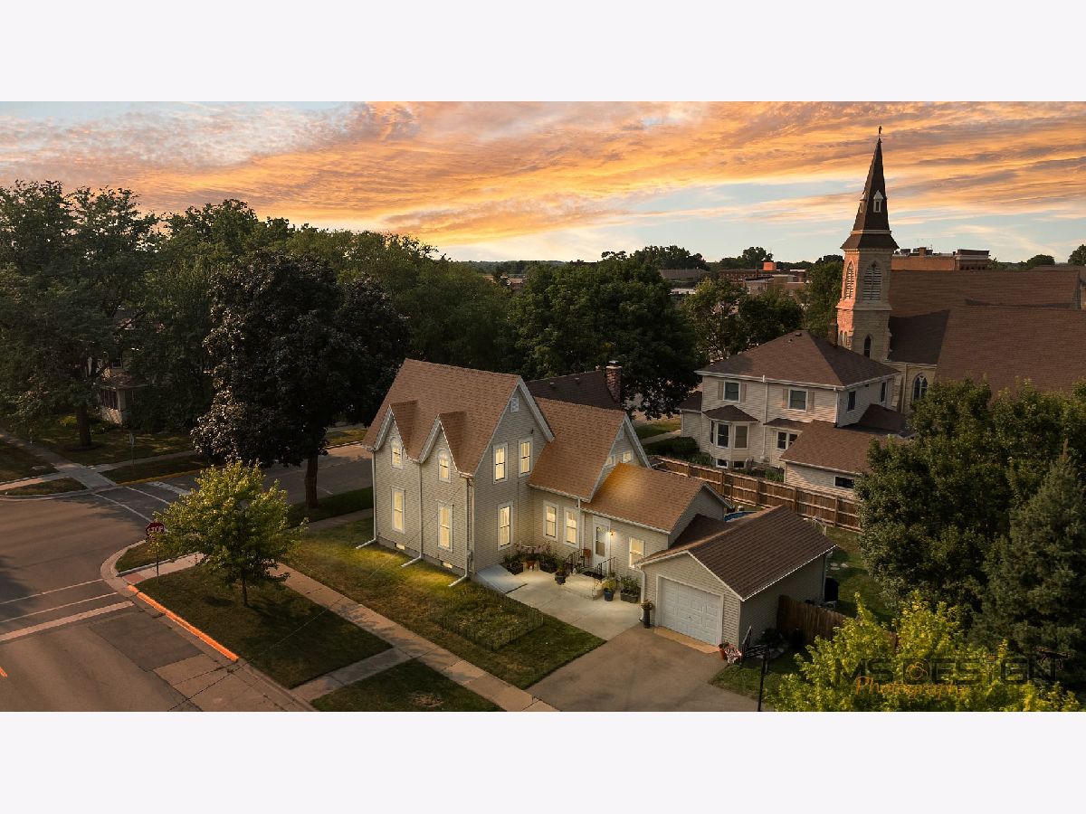 For Sale Sycamore Illinois, 230 Somonauk Street