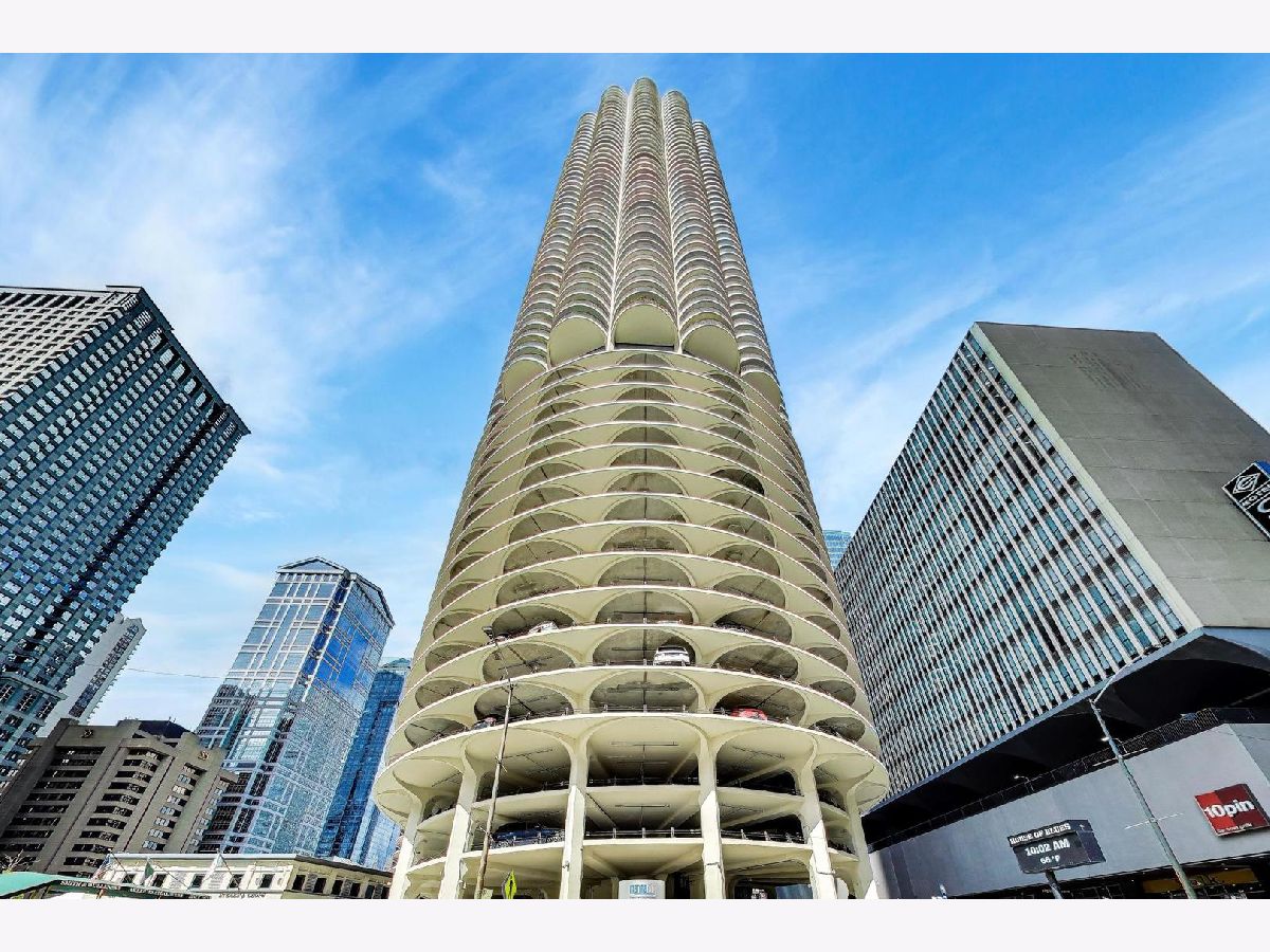 Condominiums For Rent Marina City Chicago Illinois, 300 State