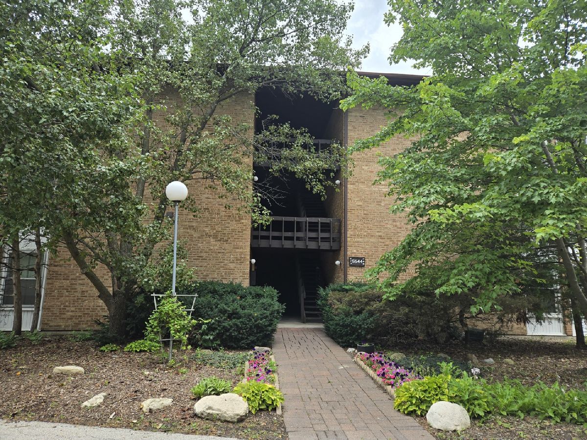  For Sale Lisle Illinois, 5544 Lake Drive