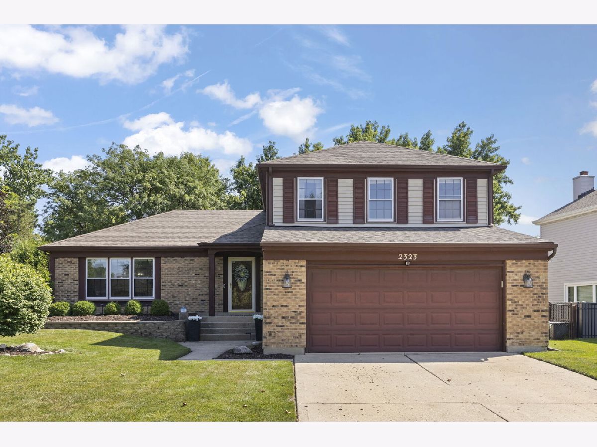  For Sale Wheaton Illinois, 2323 Richmond Drive