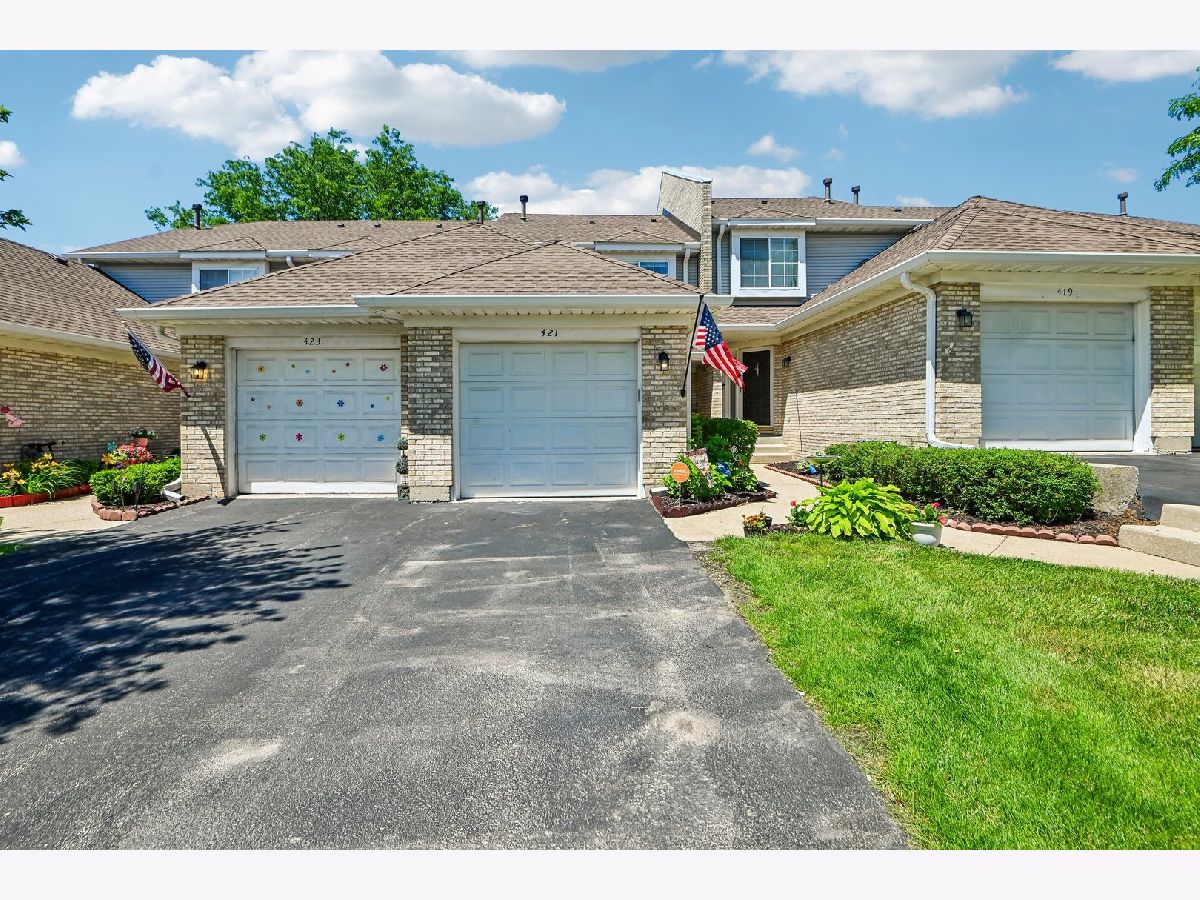 Townhomes For Sale Sherwood Commons Bolingbrook Illinois, 421 Lakeview Circle