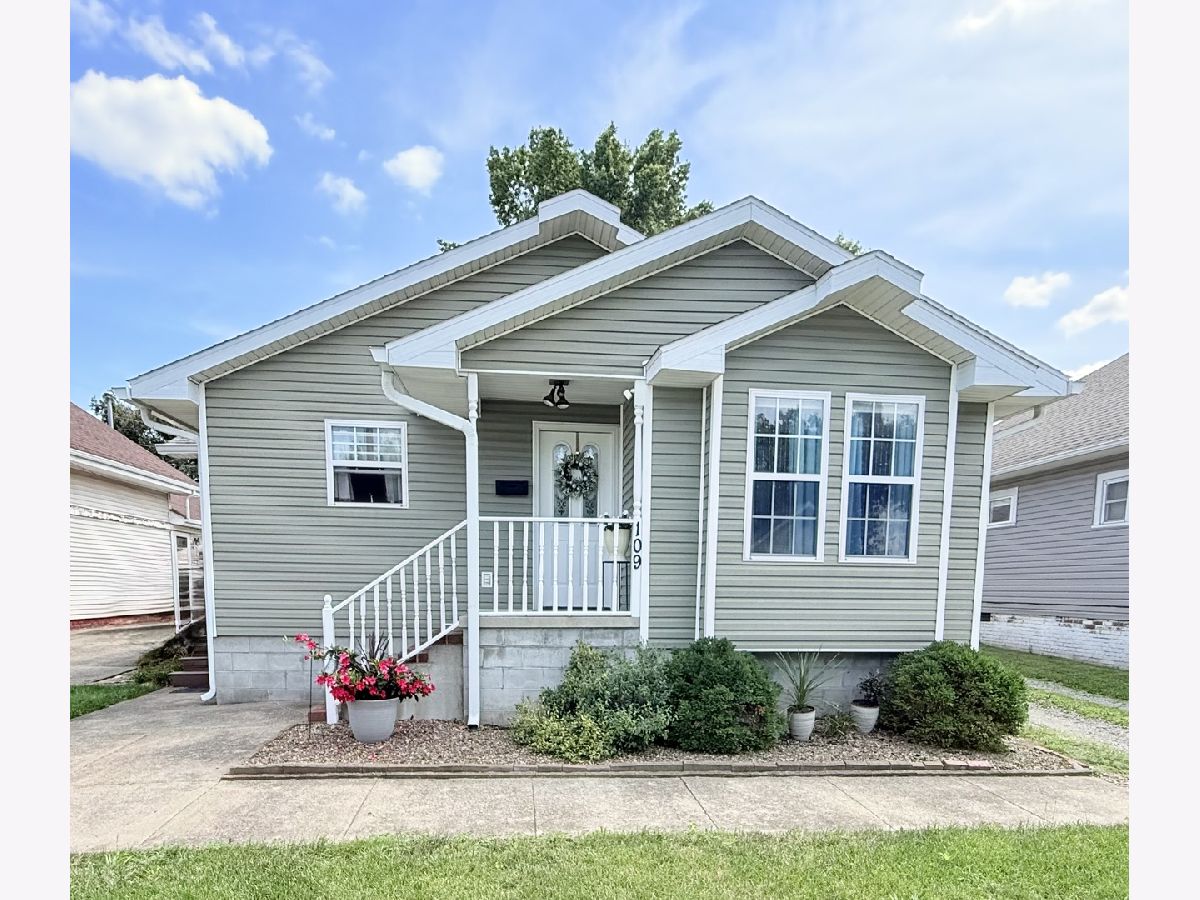  For Sale Harrisburg Illinois, 109 College Street